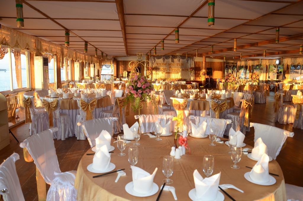 Mandalay Karaweik Mobile Hotel Bagian luar foto