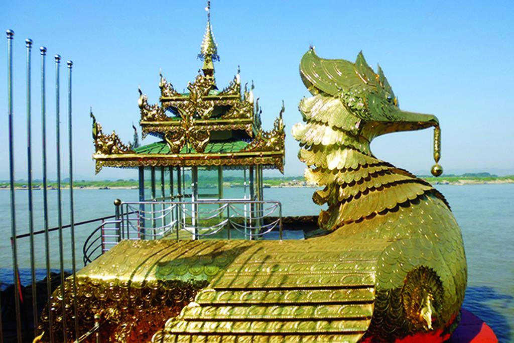 Mandalay Karaweik Mobile Hotel Bagian luar foto