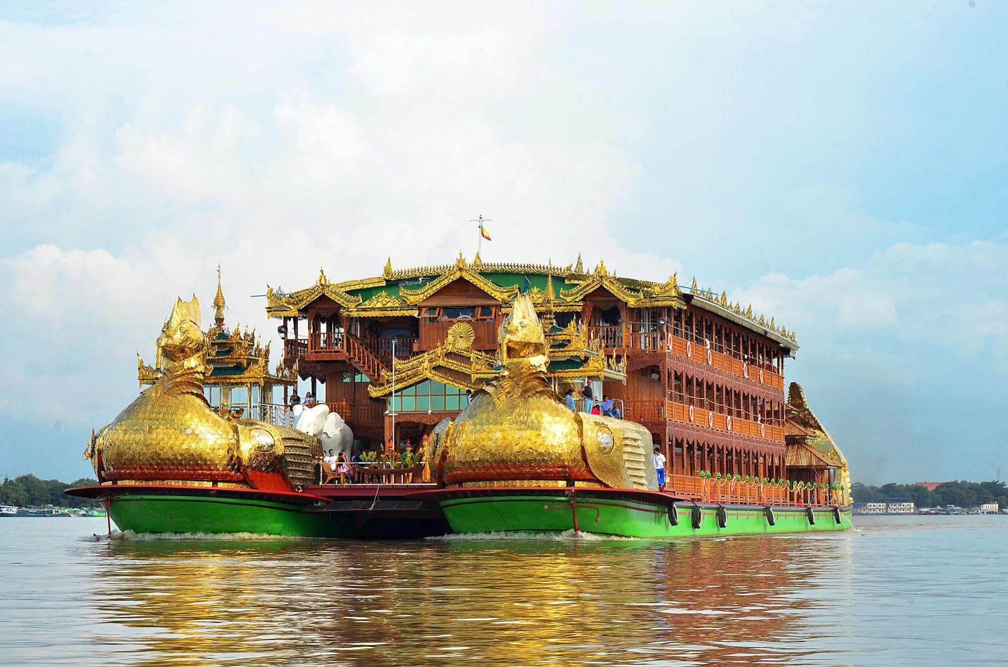 Mandalay Karaweik Mobile Hotel Bagian luar foto