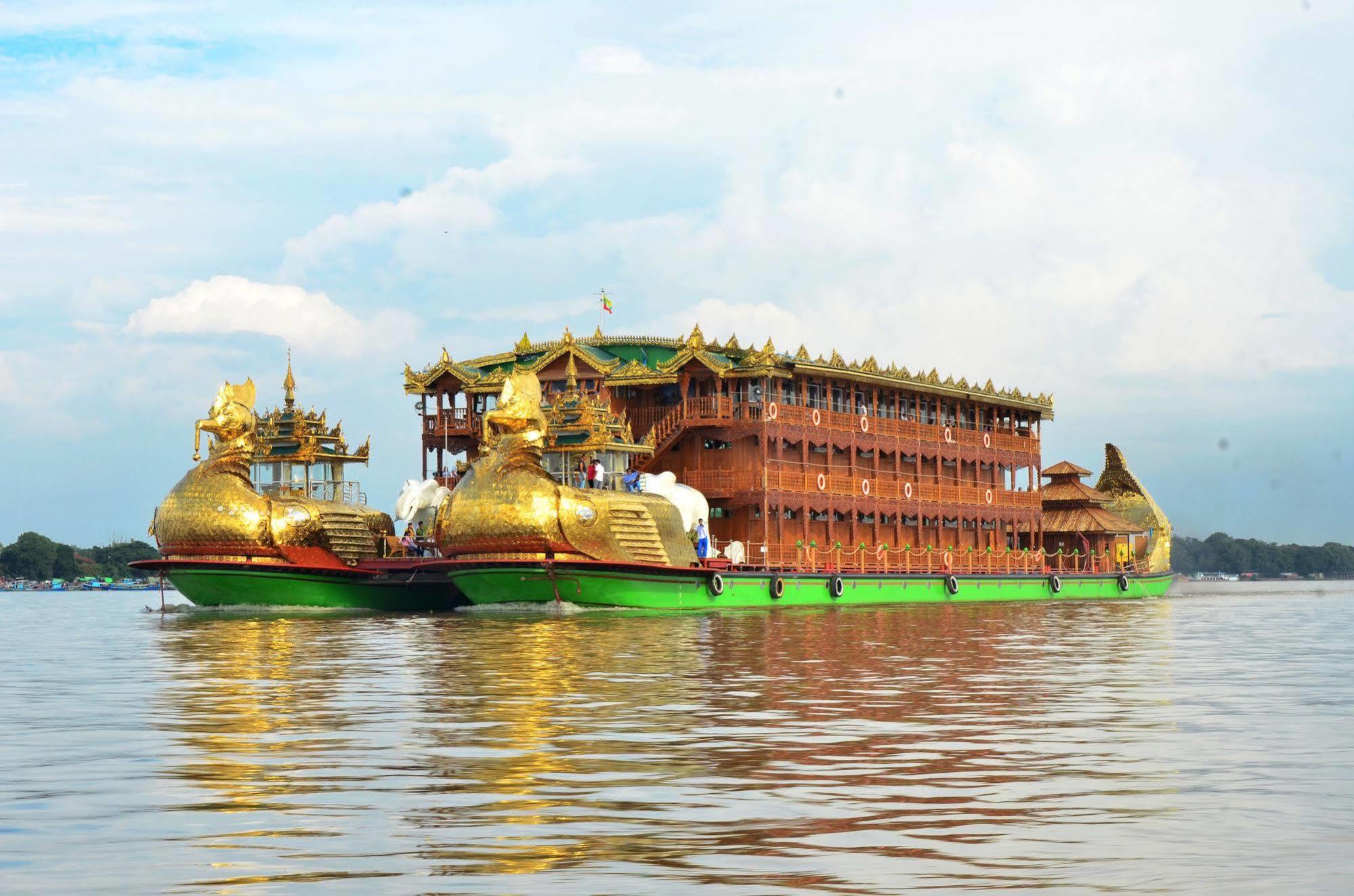 Mandalay Karaweik Mobile Hotel Bagian luar foto
