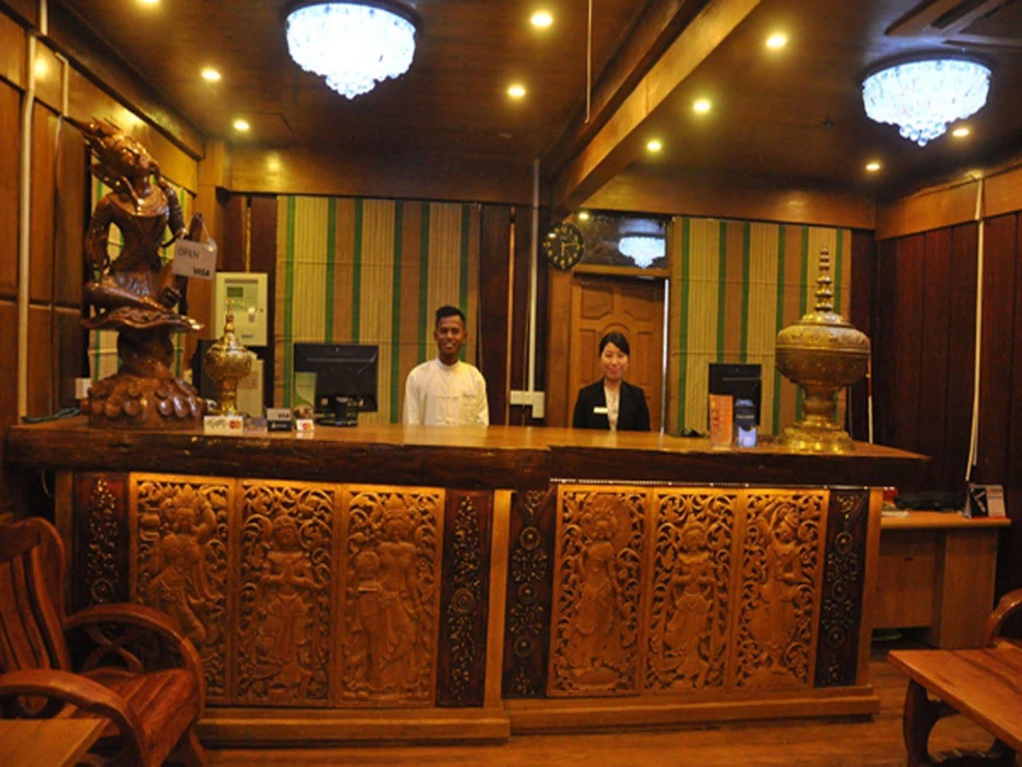 Mandalay Karaweik Mobile Hotel Bagian luar foto