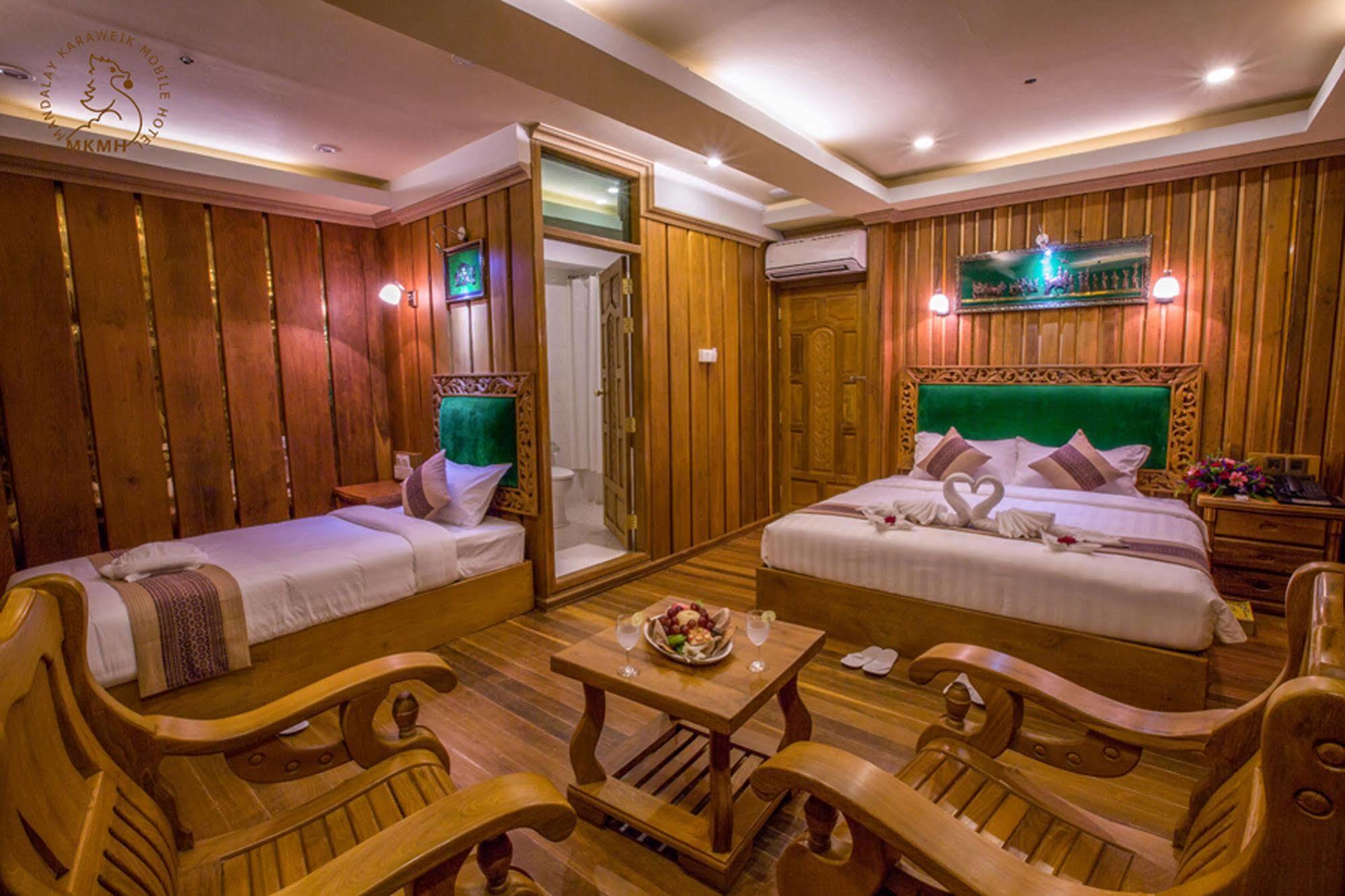 Mandalay Karaweik Mobile Hotel Bagian luar foto