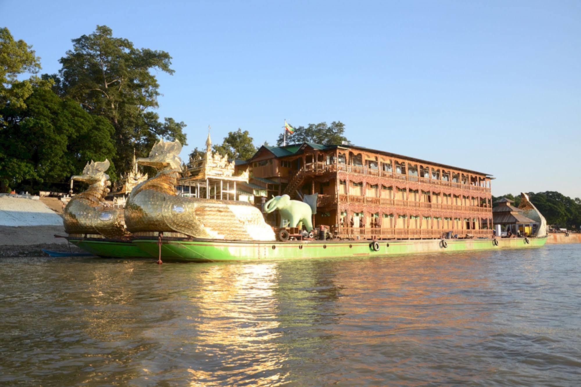 Mandalay Karaweik Mobile Hotel Bagian luar foto