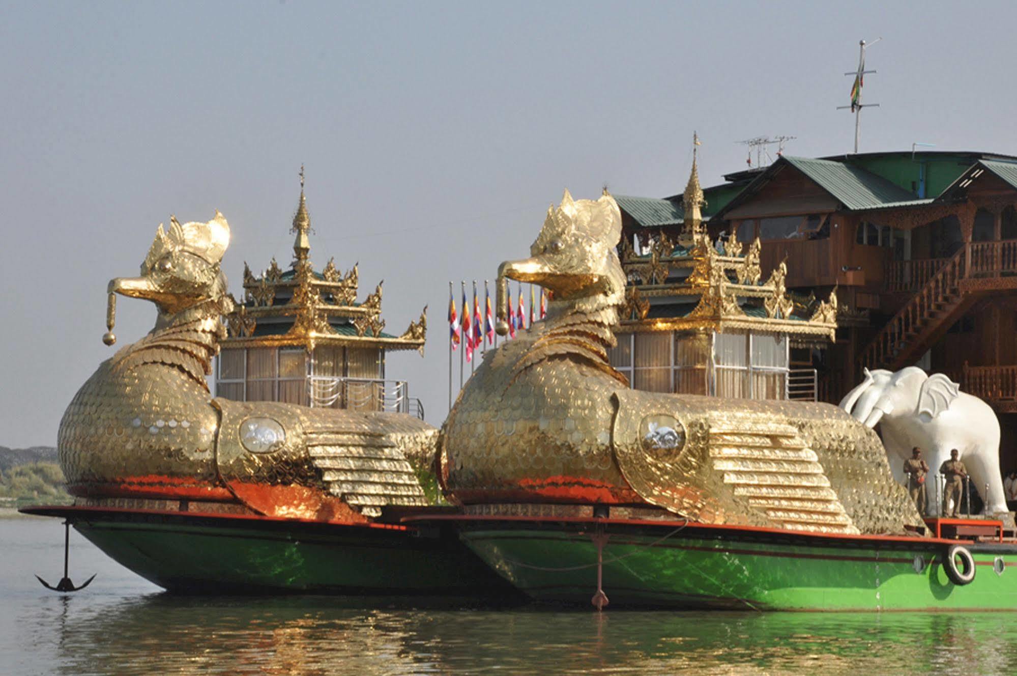 Mandalay Karaweik Mobile Hotel Bagian luar foto