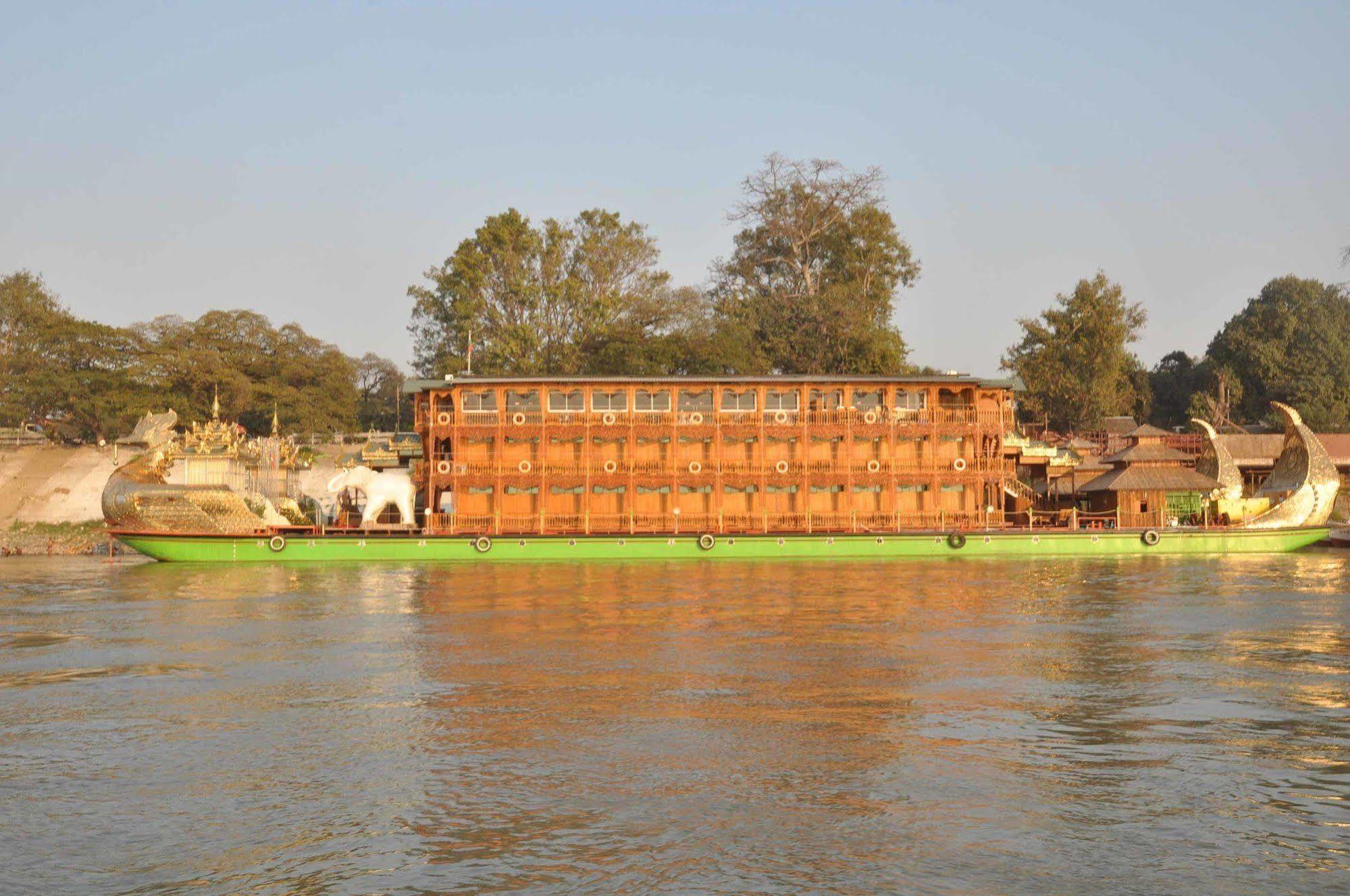 Mandalay Karaweik Mobile Hotel Bagian luar foto